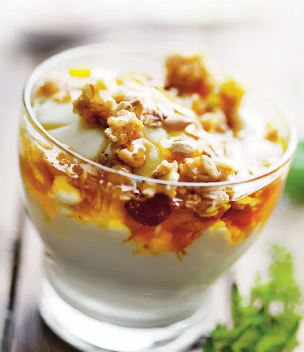 Iaurt cu miere și biscuiți