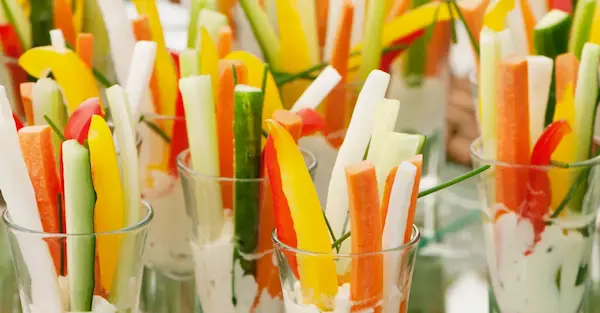 Sticks de legume cu cremă de brânză