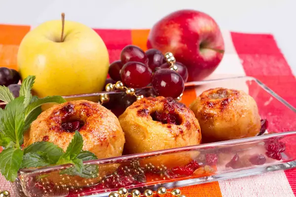 Mere coapte cu scorțișoară