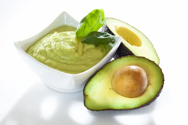 Piure de avocado cu lapte matern