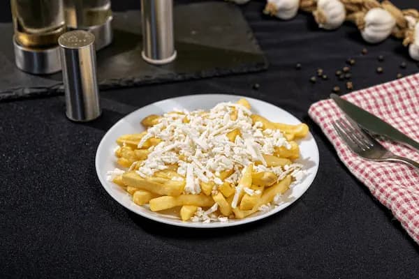Cartofi prăjiți cu brânză rasă