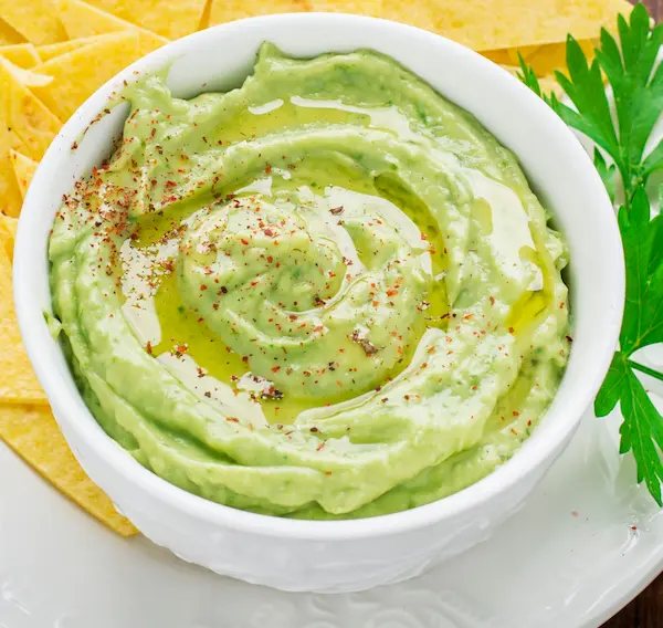 Cremă de avocado cu pară