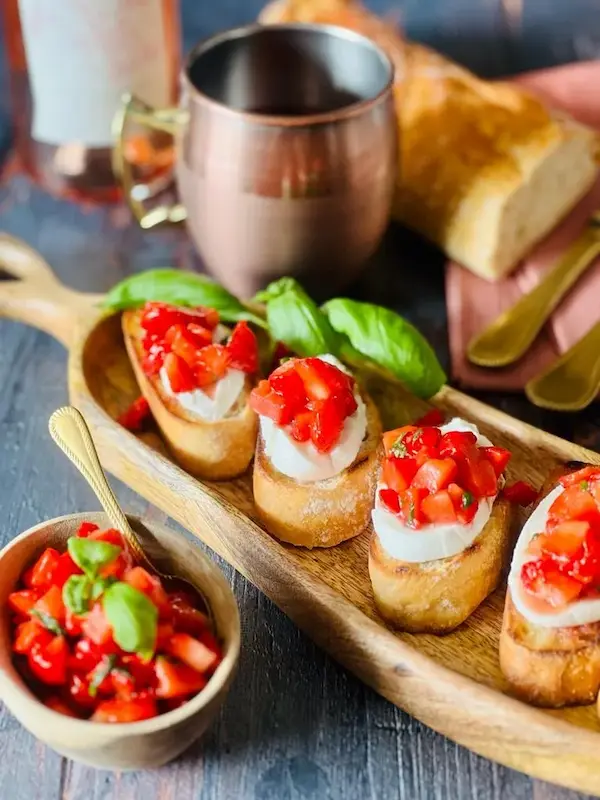 Crostini cu ricotta și roșii cherry