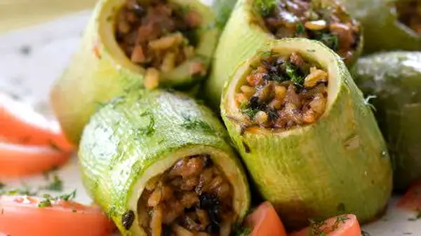 Dovlecel umplut cu carne tocată și orez